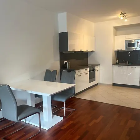 Garden Tower S Balkonem, Garaz Apartmán Praha