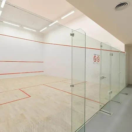 Exceptional Calm 3br, 2.5ba With Patio, Pool & Gym Prague