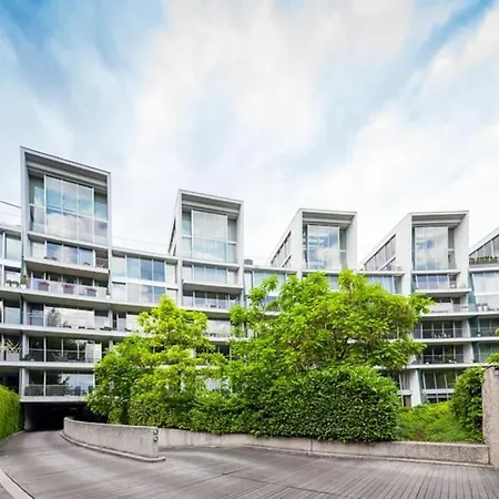 Exceptional Calm 3br, 2.5ba With Patio, Pool & Gym Apartment Prague