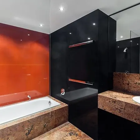 Apartment Exceptional Calm 3br, 2.5ba With Patio, Pool & Gym Prague