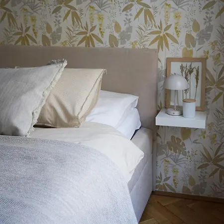 Krasny Apartman U Centra Prahy *