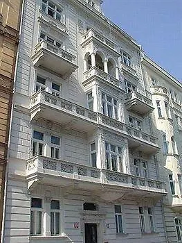 Na Smetance Aparthouse 3*
