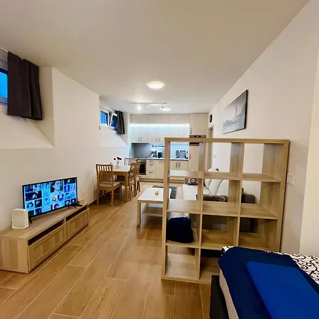 Apartment Pleasant Basement
