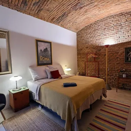 Romantic And Atypical In Prague's Montmartre Praha
