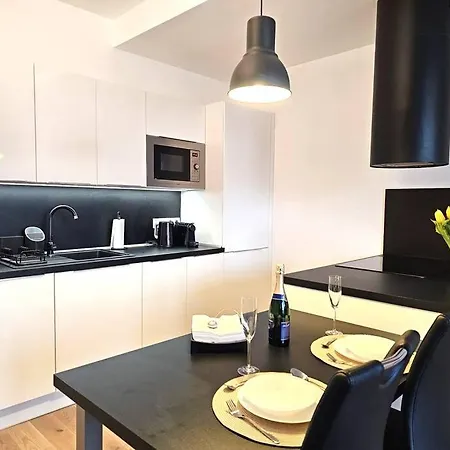 Luxurious Near The Center - Entire Unit *