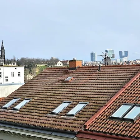 Luxurious Near The Center - Entire Unit Prague
