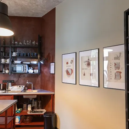 Sir Toby's Midtown Hostel