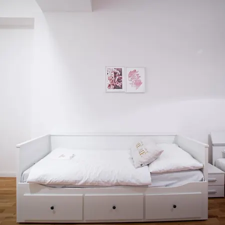 Apartment Helen New Chain Florenc *