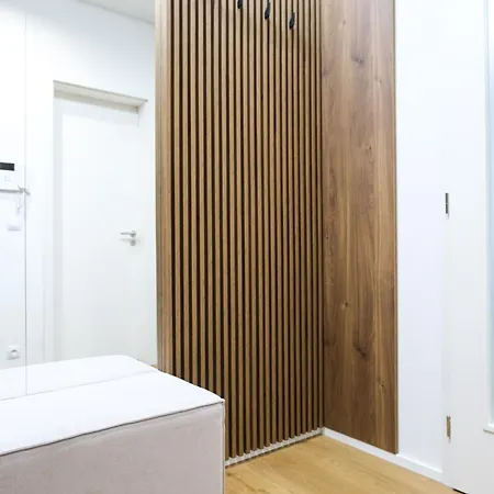 Scandinavian - Private Garden Apartment