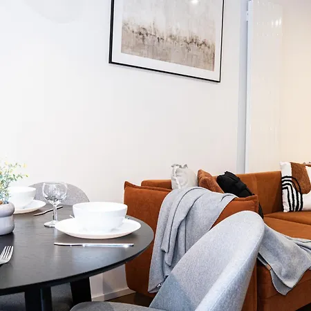 Scandinavian - Private Garden Apartment *