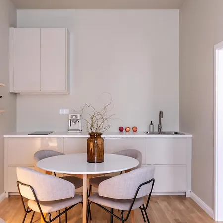 Turnkey I Karlin Square Apartment *