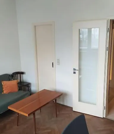 Apartment Spacious Modern 3 Bedroom Aparment