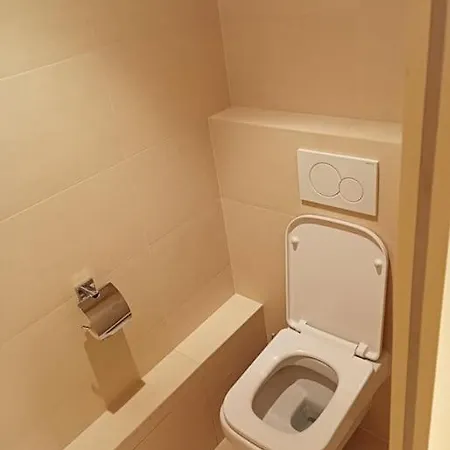 Spacious Modern 3 Bedroom Aparment