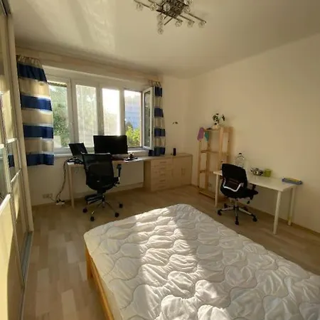 Apartment Spacious Modern 3 Bedroom Aparment *
