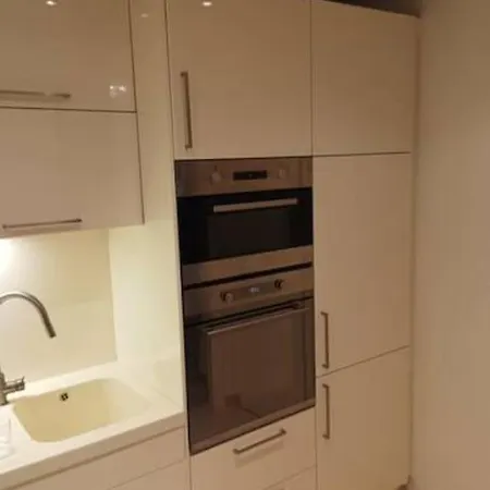 Apartment Spacious Modern 3 Bedroom Aparment Prague
