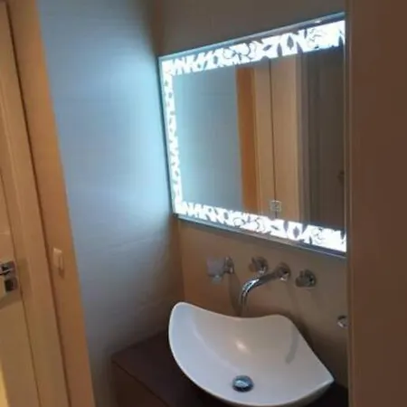 Spacious Modern 3 Bedroom Aparment * Prague