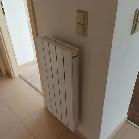 Spacious Modern 3 Bedroom Aparment Apartment