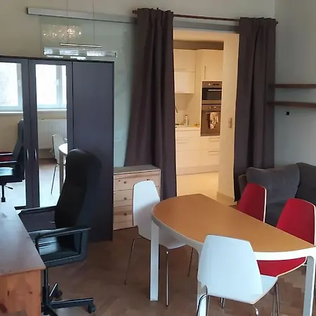 Apartment Spacious Modern 3 Bedroom Aparment