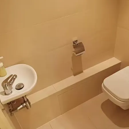 Spacious Modern 3 Bedroom Aparment * Prague