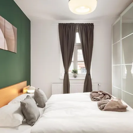 Days - Modern Apts - Fast Wifi - Netflix - 7 Min Wenceslas Sq *