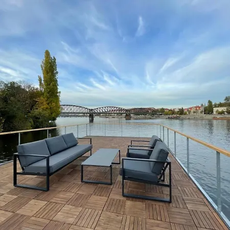 Stream Botel Prag
