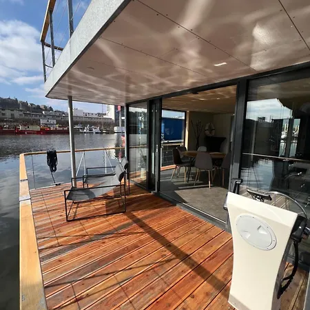 Stream Botel