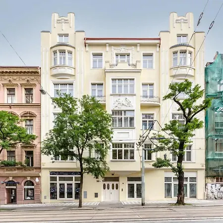 Apartment With Private Courtyard Prague