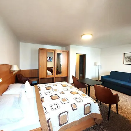 Avion Hotell