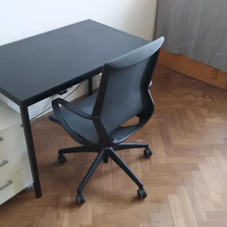 Spacious In 6 Near Center