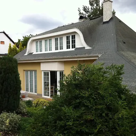 Beautiful House In With Parking *