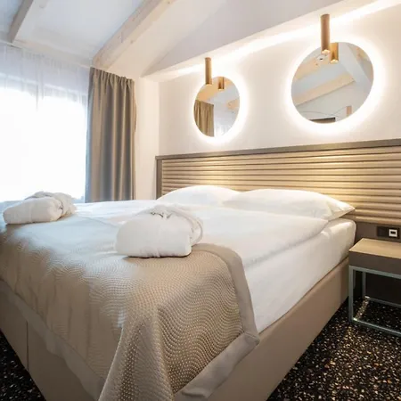 Ea Embassy Otel 4*
