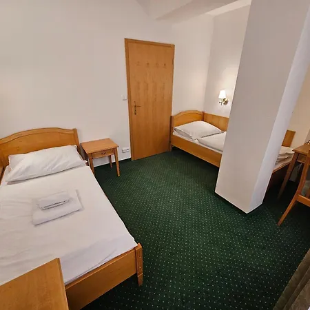 Claris Praag