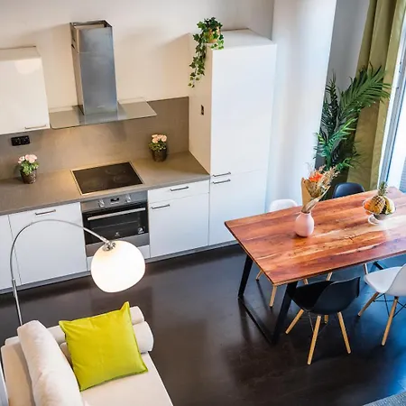 Apartment 2-level On Krizikova Near The Metro Prague