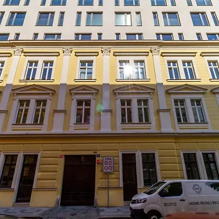 Luxurious Near The Center - Entire Unit Apartment Prague