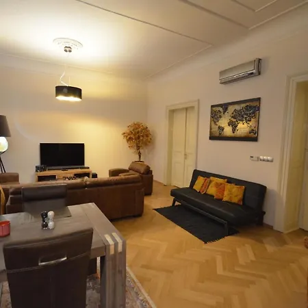 Fuer 3 Personen Und 2 In Apartment Prague