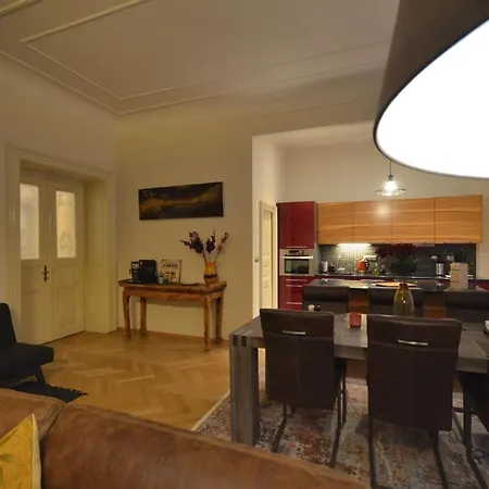 Apartment Fuer 3 Personen Und 2 In *