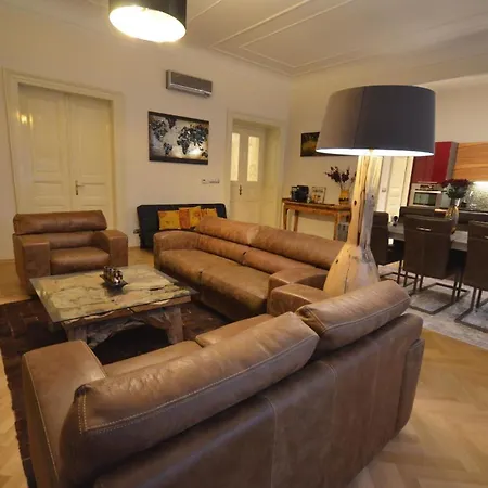 Apartment Fuer 3 Personen Und 2 In Prague
