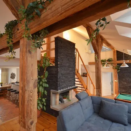Apartment Dachgeschosswohnung Josefov Fuer 8 Personen In