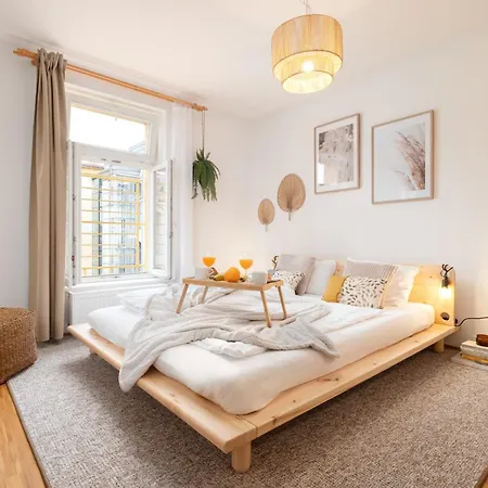 Days - Skandi With Workspace - Hip Area Apartment