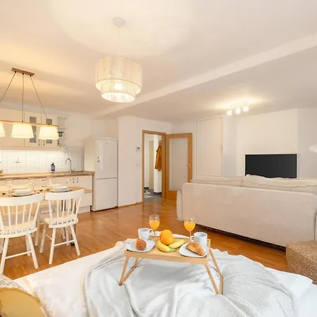 Days - Skandi With Workspace - Hip Area * Prague