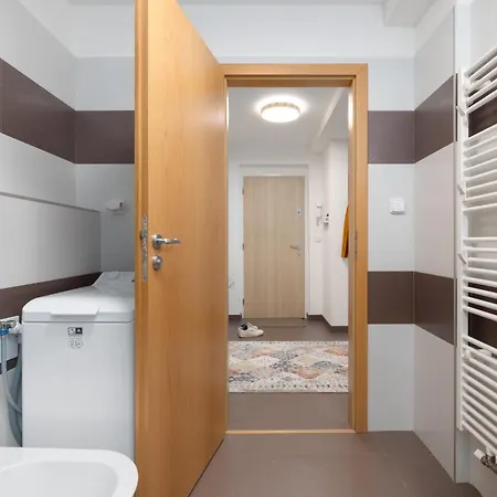 Days - Skandi With Workspace - Hip Area Prague