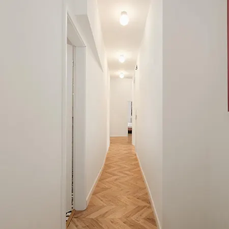 Two Bedroom Near Park In Vinohrady By Days *
