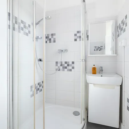 Days - Playful In Hip Area Apartment
