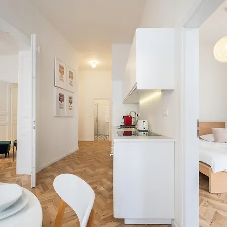 Two Bedroom Near Park In Vinohrady By Days Apartment *