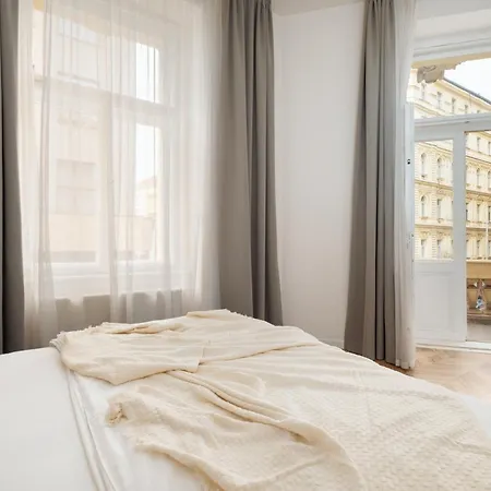 Two Bedroom Near Park In Vinohrady By Days * Prague
