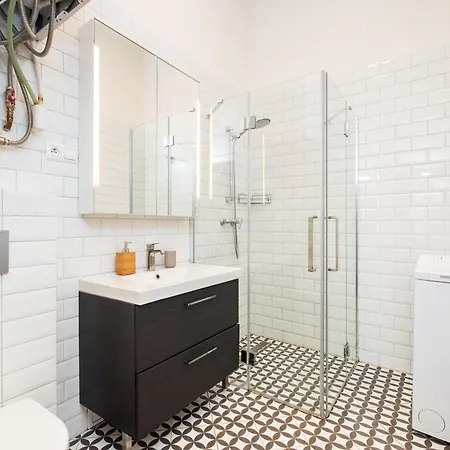 Apartment Two Bedroom Near Park In Vinohrady By Days Prague