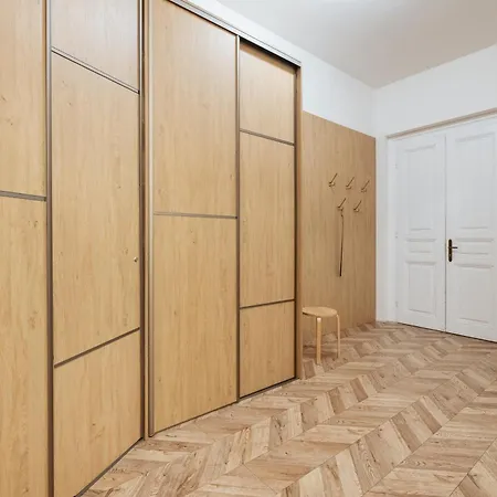 Two Bedroom Near Park In Vinohrady By Days * Prague