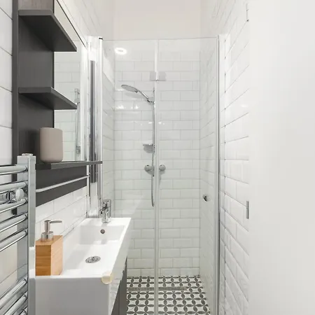Two Bedroom Near Park In Vinohrady By Days * Prague