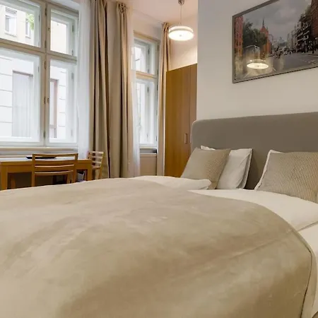 Apartment Deluxe In Prime Location *