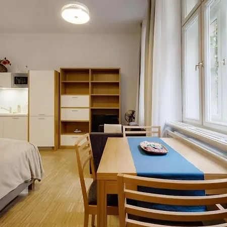 Apartment Deluxe In Prime Location *